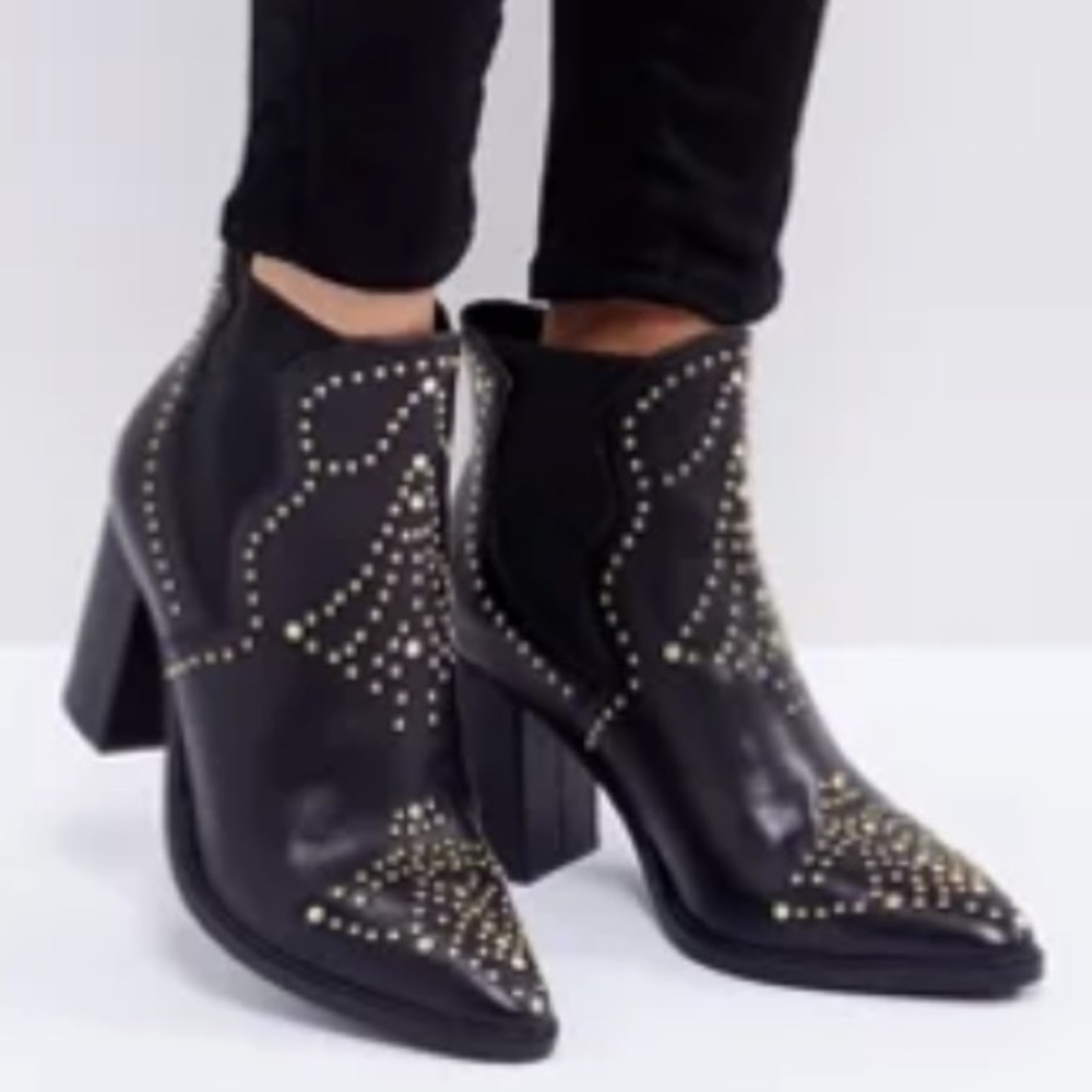 Steve Madden Leather Studded Black Pullon Boots